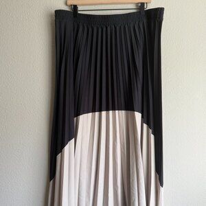 2X Max Studio Pleated Color Block Black & White Midi Skirt